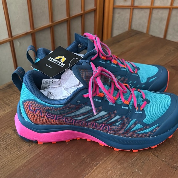 Womens LA sportive shoes - Picture 2 of 4